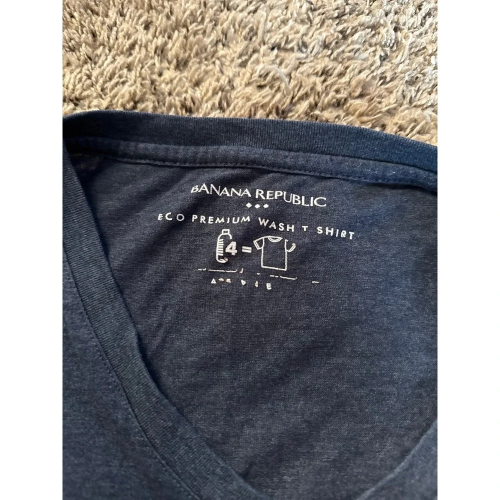 Banana Republic Men's Blue Eco Premium Wash V-Neck Tee Size Large